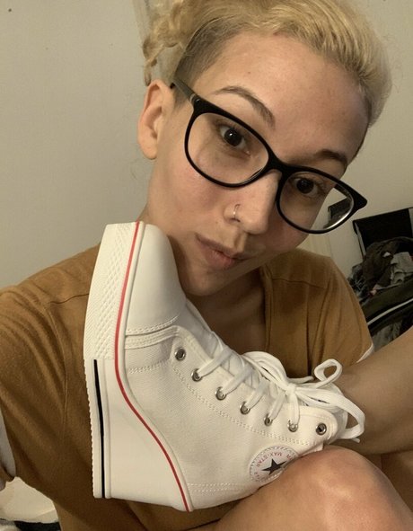 realgarnetrose model nude photos