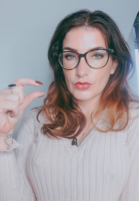 adreenacuckoldress porn model photo