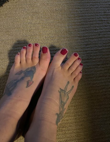 adreenacuckoldress sexy model picture