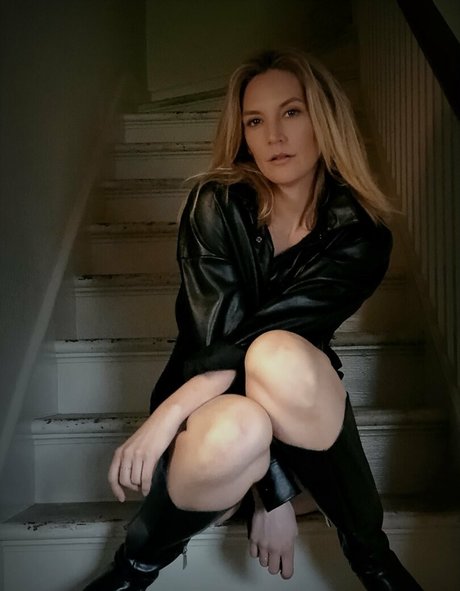 monawalesxxx nude actress gallery