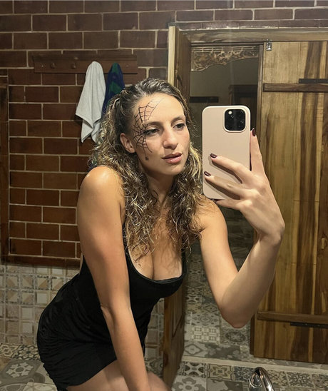 Ariel Kahana naked pornstar pics