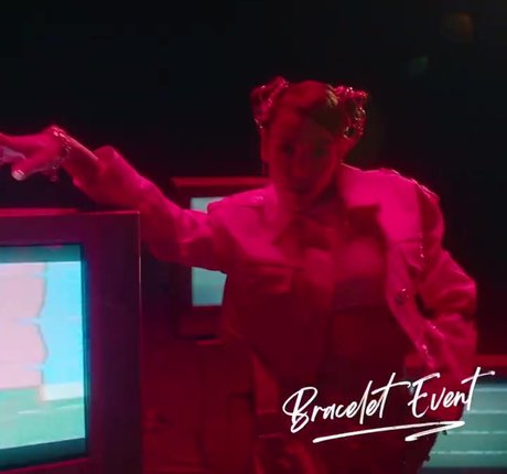 Dana Paola model art gallery