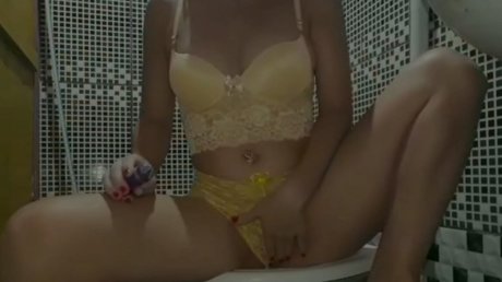 Aline Marques nude actress gallery