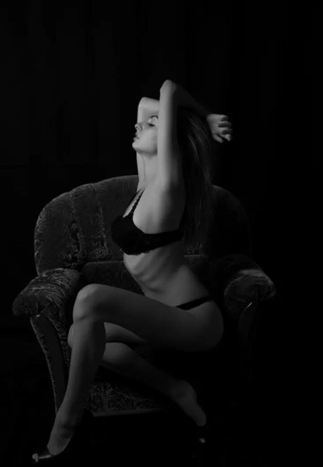 Daniela Bar model top pictures