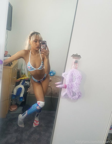 bluelah3 model nude picture