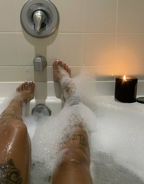 Sincerelymerce beautiful model image