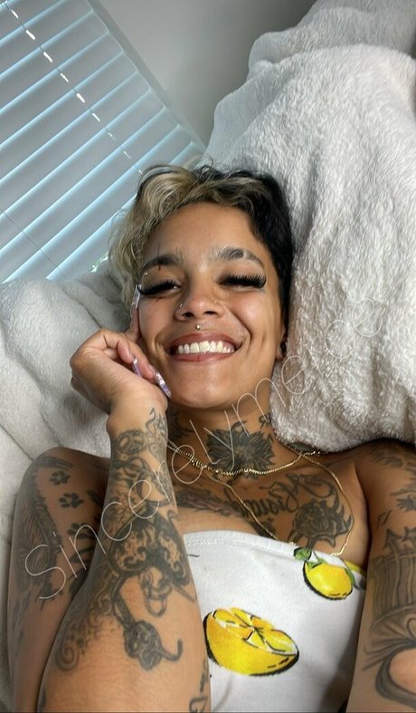 Sincerelymerce star nude pic