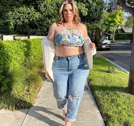 CarlaLuxx model top photos