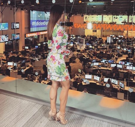 WomenPrimer hd model picture