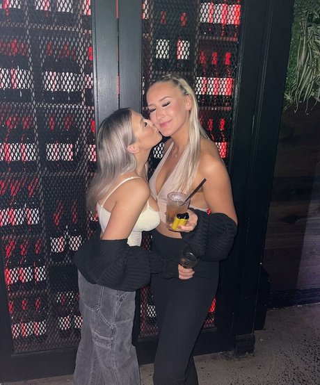 popular onlyfans pornographic photo