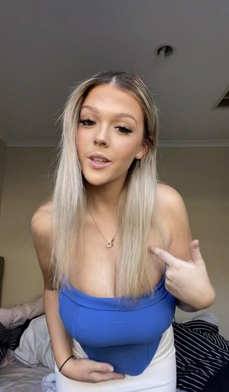 Chantelle A exclusive model pic