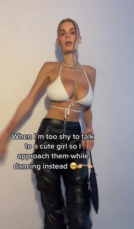 Alex Elizabeth Ljadov nude model pics