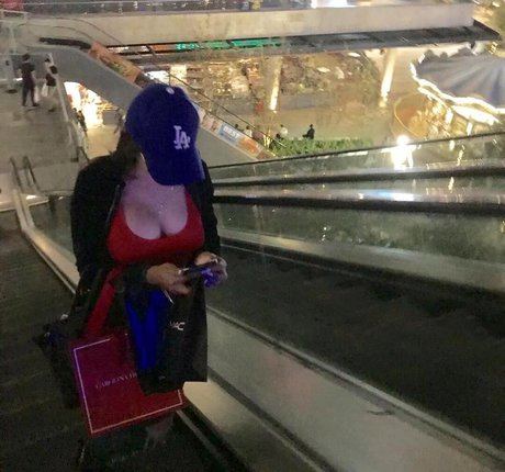 Arely Walle nude pornstar image