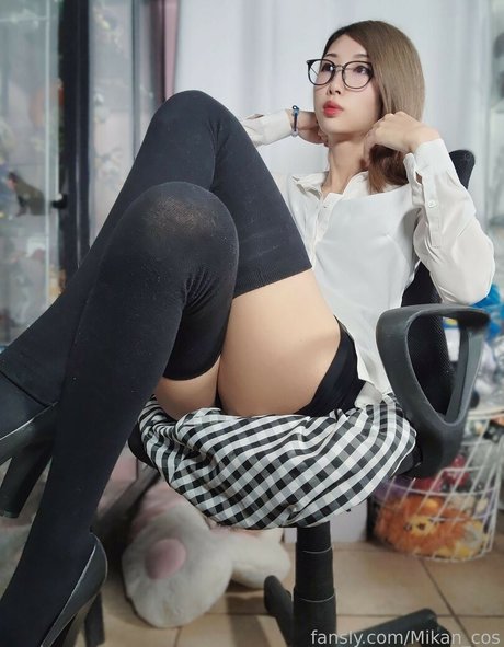 MikanCos sexy model images
