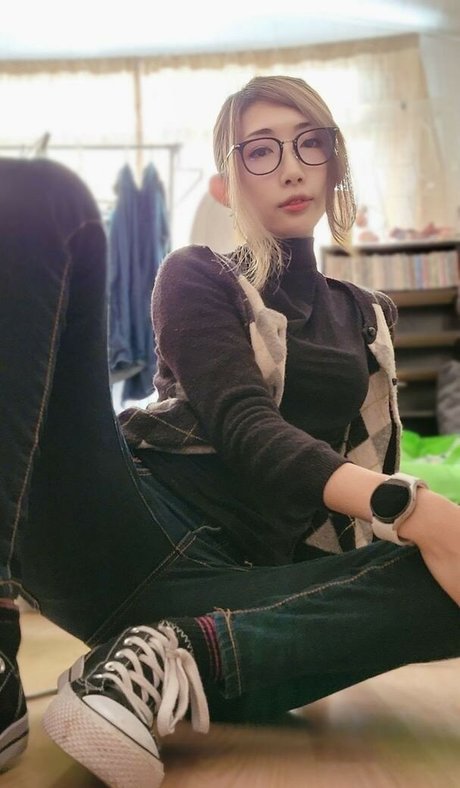 MikanCos free actress picture