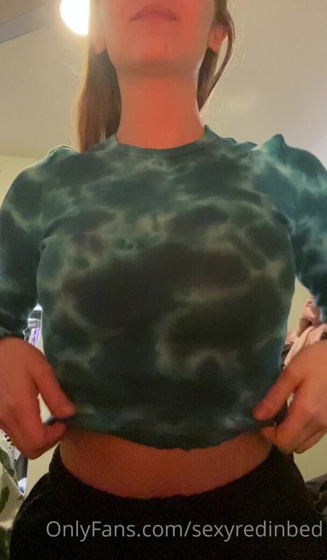 sexyredinbed sexy star img