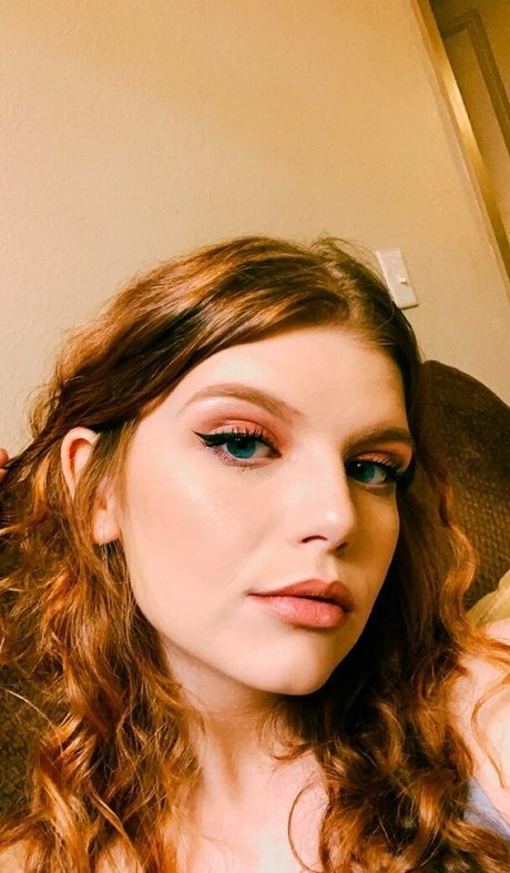 sexyredinbed high quality model pictures