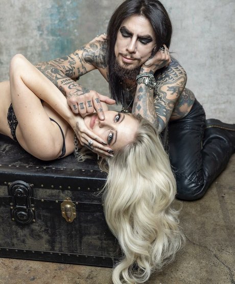 18 year old onlyfans naked images