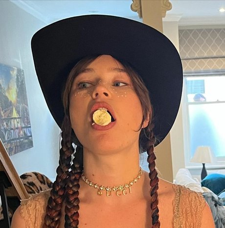 skinny blonde milf onlyfans free pictures