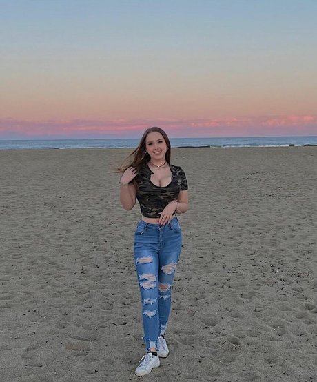 maeganrayy model nude pictures