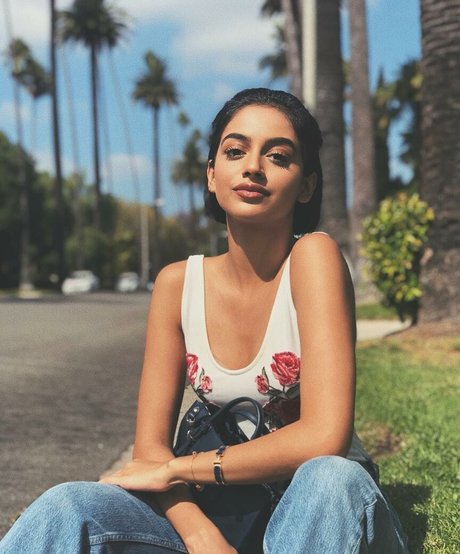 Banita Sandhu perfect actress picture