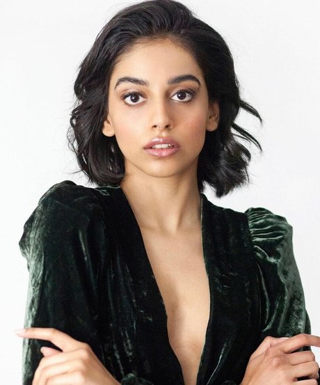 Banita Sandhu nice actress photos