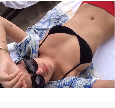 Tallulah Willis art actress galleries