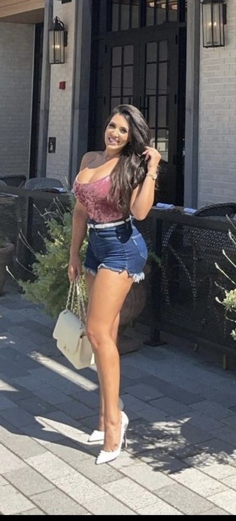 Nikki Waka model sexy photo