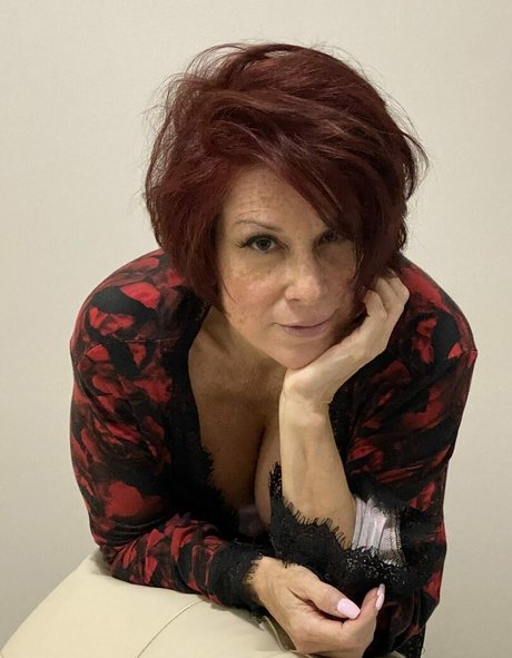 Luna Mons perfect star galleries