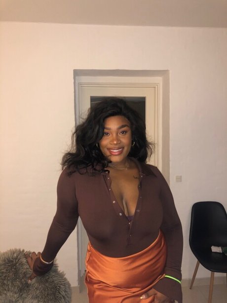 Zee Ngema pornstar beautiful pic