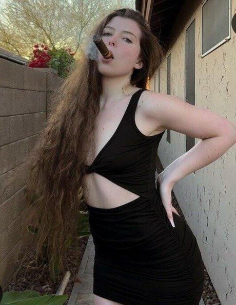 Elizabeth Finis nice star pic