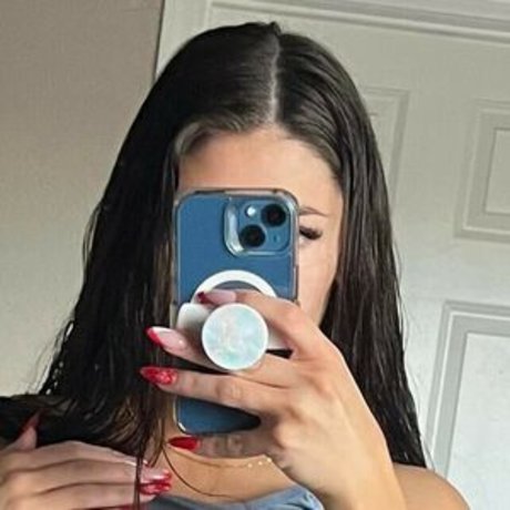 JSkyye model nude pictures