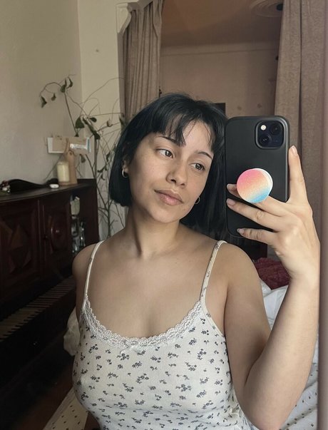 vymysela nude actress picture