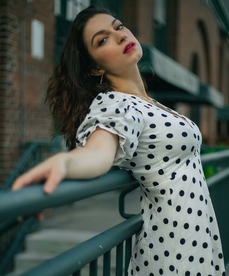 Sydney Meyer model beautiful img