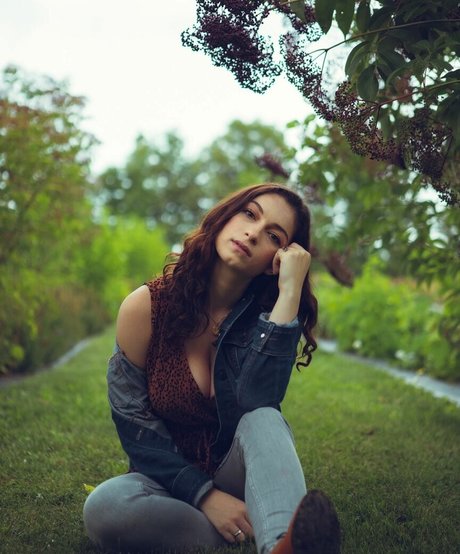 Sydney Meyer adult model pics