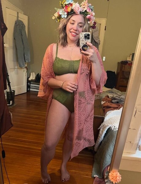 CluelessonVHS erotic model image