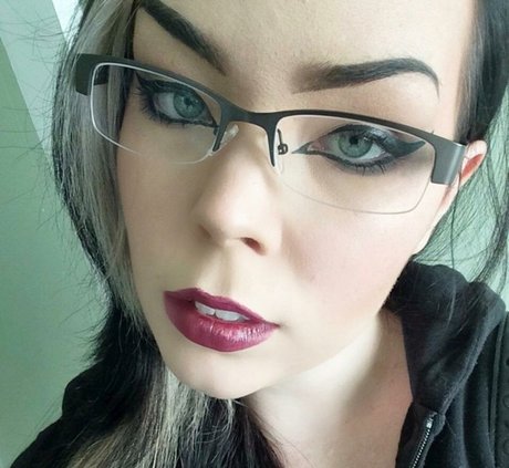 Suzy Berhow free model image