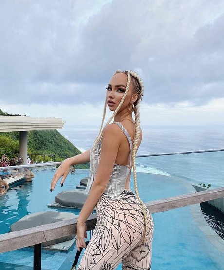 Yana fire exclusive model images