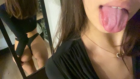 lina 67 pornographic model picture