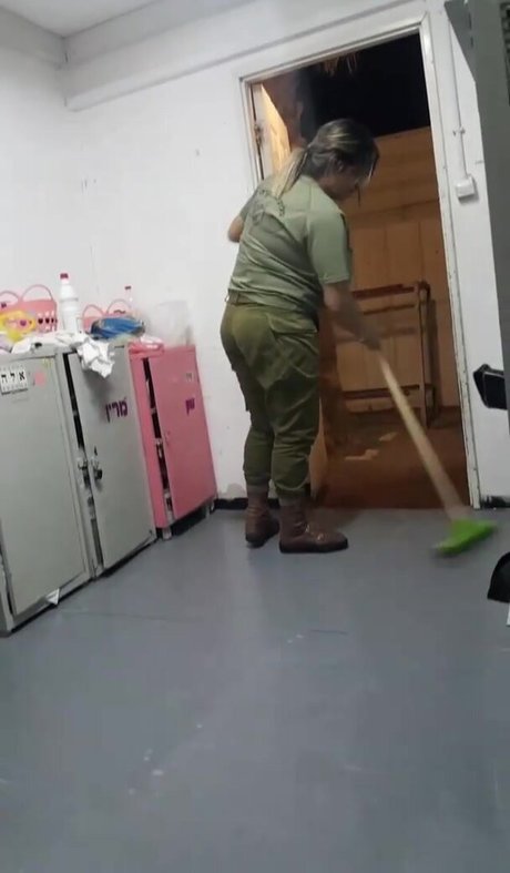 famous nude onlyfans pornographic image