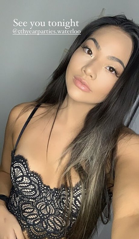 Carly Wong star sexy pics