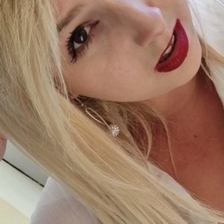 blondigirlll sexy pornstar archive