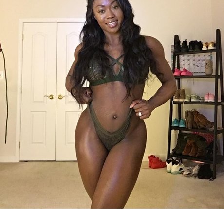 Iamnayfit model erotic pics