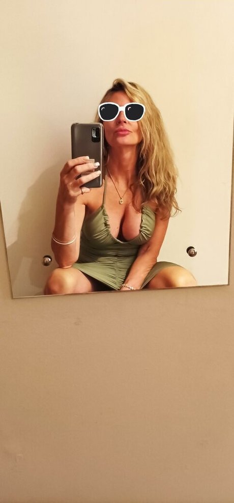 Marythegym pornstar top photo