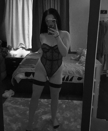 Little Sophie xo pornstar sexy photo