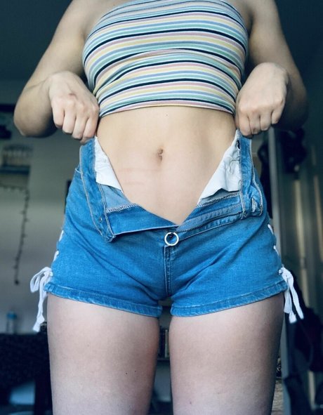 Peachymaxine beautiful model image