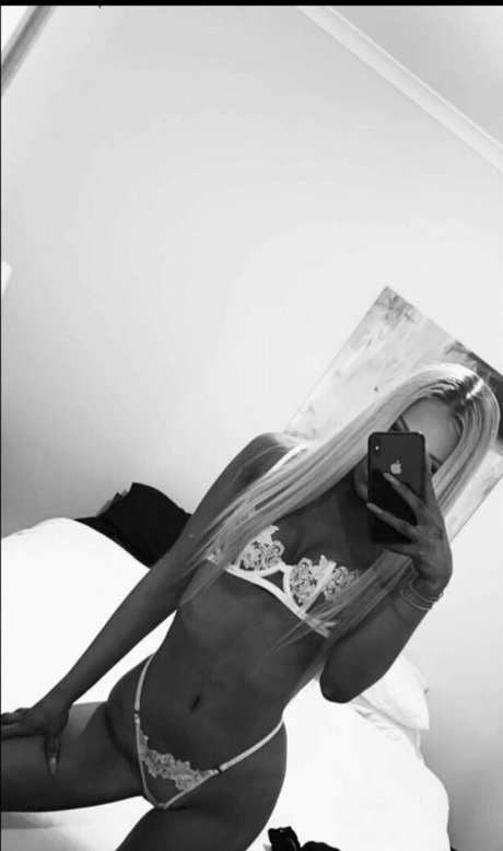 Shona Lowick pornstar exclusive pic