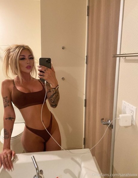 Sarahivxx pornstar naked image