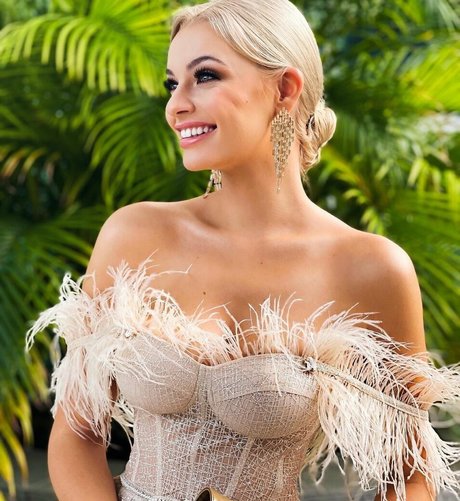 Karolina Bielawska naked star img