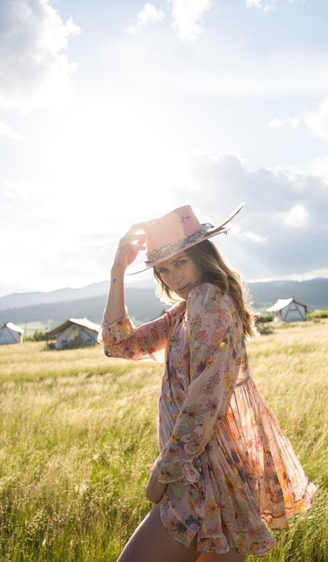 Shantel VanSanten model exclusive picture